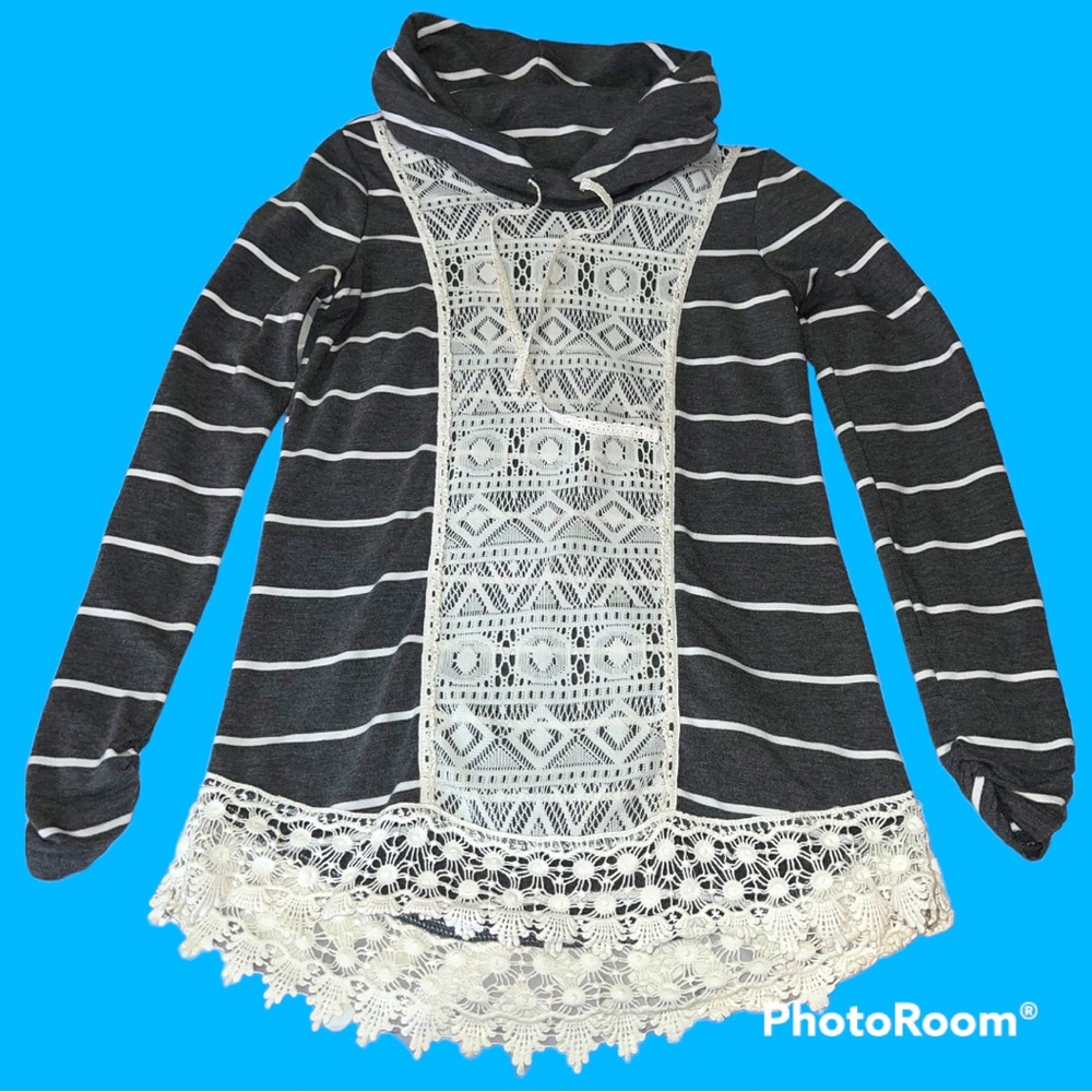 Women’s Small Cowl Neck Long Sleeve Shirt